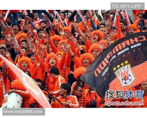 足球明星齐聚威海激情对决引发球迷热潮盛况空前 足球明星齐聚威海激情对决引发球迷热潮盛况空前