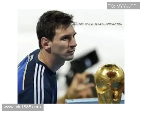 从菜鸟到巨星的逆袭之路揭秘那些曾被嘲笑的足球明星成长故事