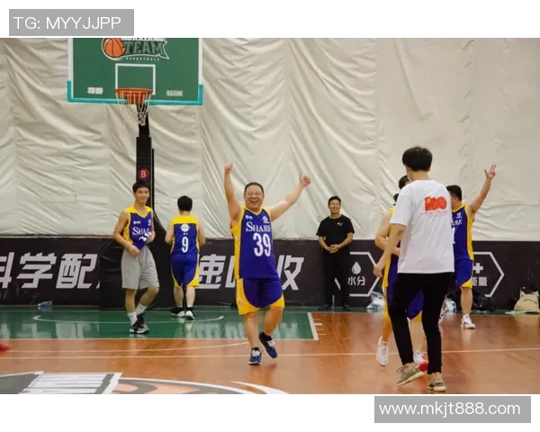 上海篮球队团队协作的创新变革与未来发展探讨 上海篮球队团队协作的创新变革与未来发展探讨