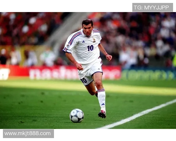 法国光头胡子足球明星的传奇人生与赛场风采揭秘